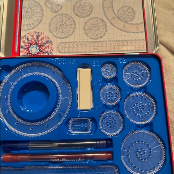 Spirograph Design Set with Pens - Picture 4 of 4